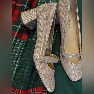NWT Isaac Mizrahi Glittering Gold Heels. Size 7.5.